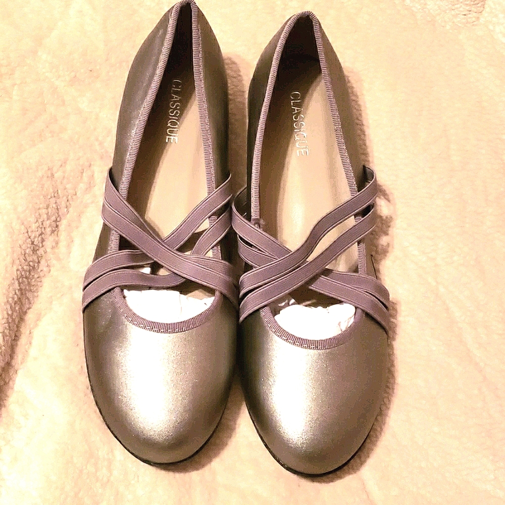 NWOB CLASSIQUE GREY SPANDEX STRAP FLATS SZ 10M